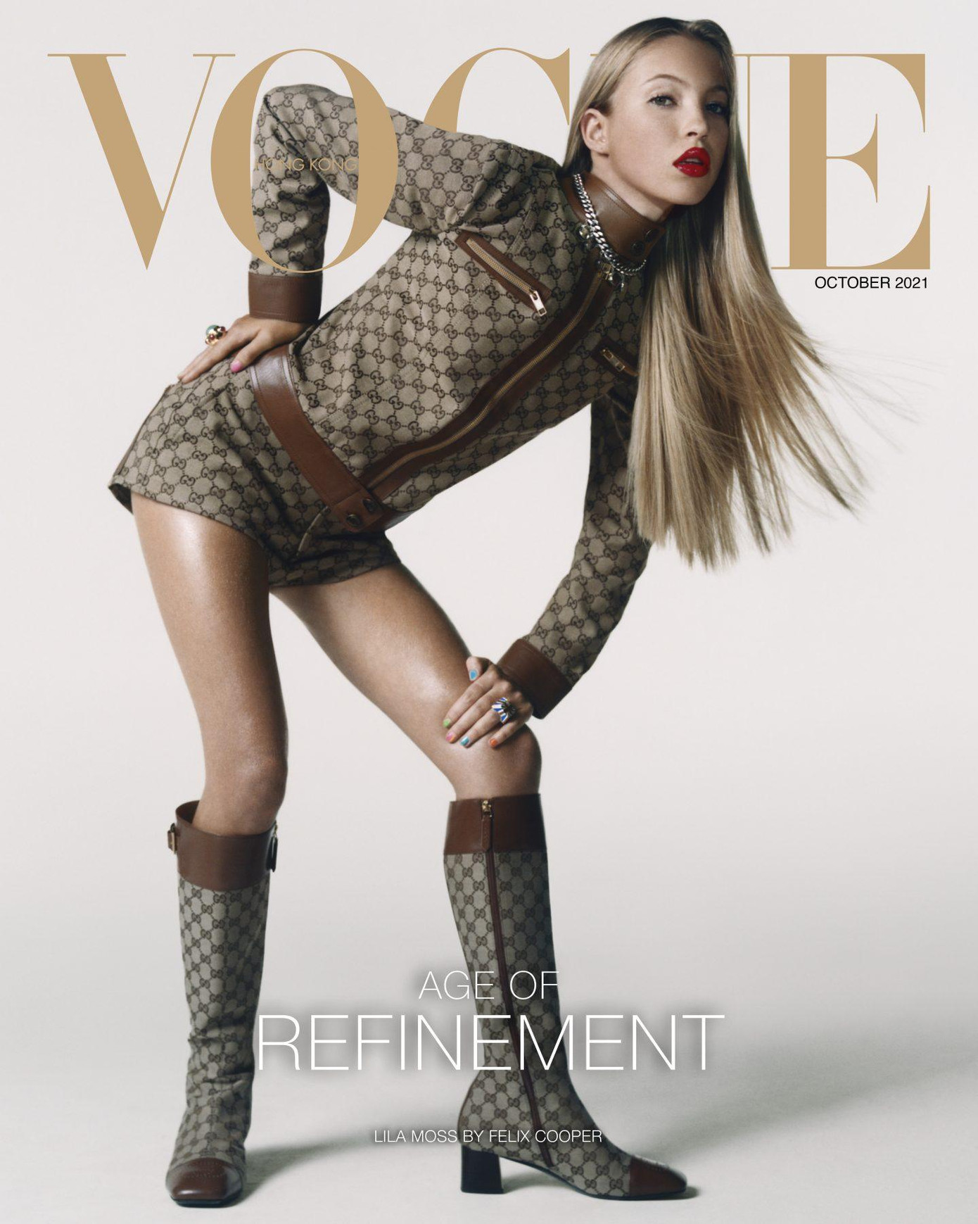 Mới chính thức bước chân vào làng mốt chưa lâu nhưng con gái huyền thoại mẫu Kate Moss đã gây chú ý với vẻ đẹp thánh thiện, thân hình mảnh mai giống hệt bà mẹ siêu mẫu hồi mới vào nghề.