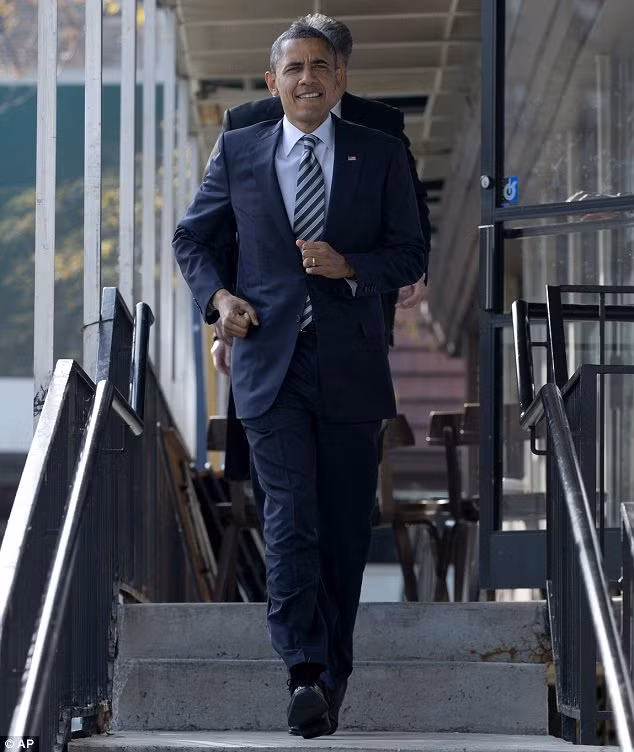 Chiến thắng của cuộc đua vào Nhà Trắng đã thuộc về ông Obama . Chiến thắng của cuộc đua vào Nhà Trắng đã thuộc về ông Obama