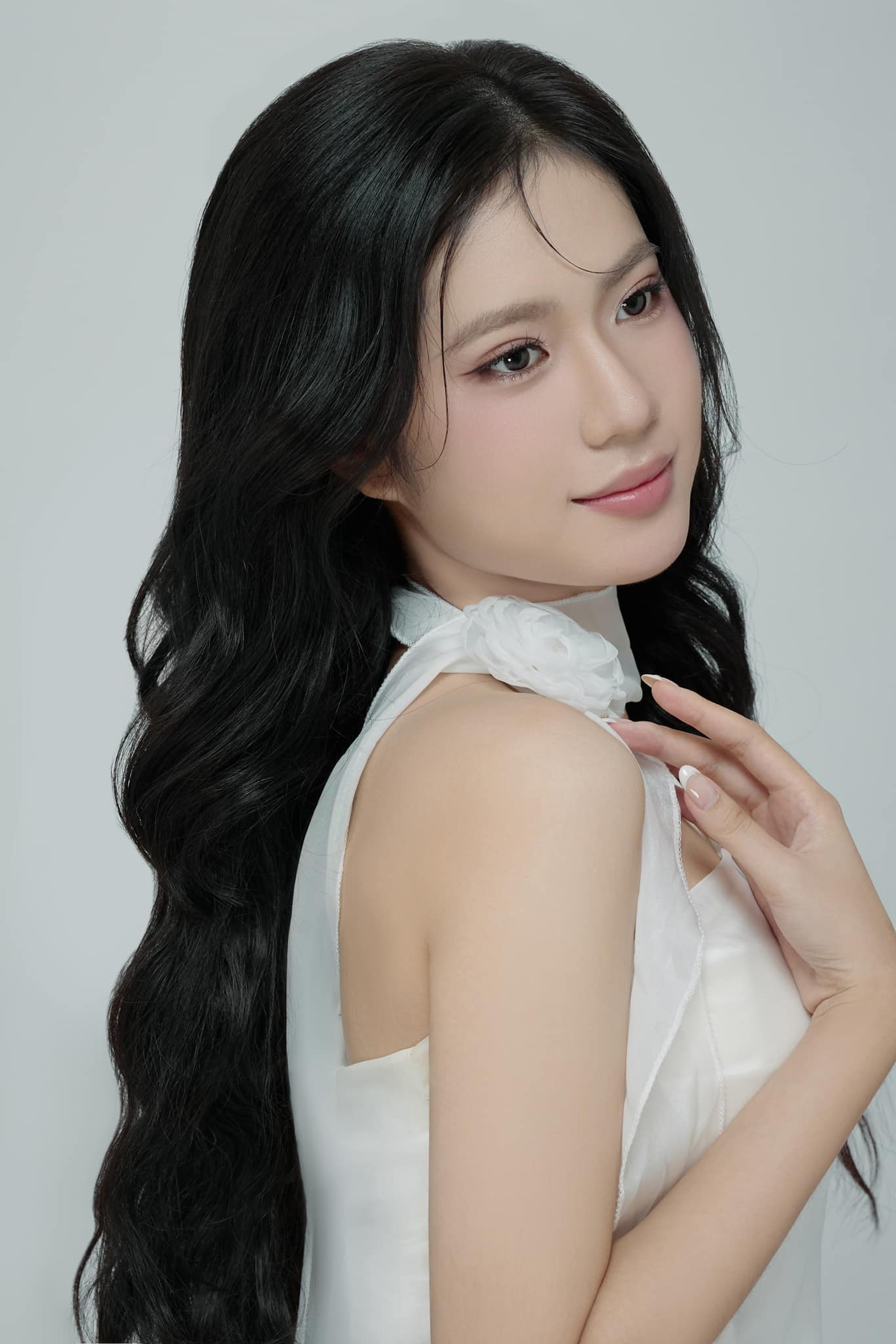 Yến Vy nói cô đã lên kế hoạch thi Hoa hậu Việt Nam 2024 nhưng giấu gia đình, đến trước ngày đi thi mới tiết lộ. “Khi bố mẹ cùng mọi người trong gia đình biết tôi dự thi Hoa hậu Việt Nam đã hoàn toàn ủng hộ và luôn theo dõi hành trình của tôi”, Yến Vy nói.