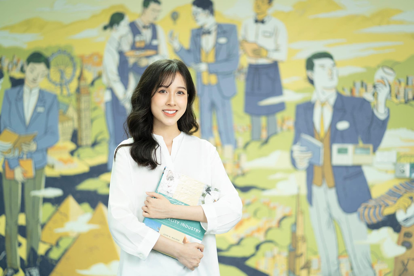 Thu Trang vừa hoàn thành xong chương trình cử nhân Kinh doanh tại trường Đại học RMIT. “Dù sau này là ai, tôi chắc chắn sẽ trở thành một công dân tốt, thượng tôn pháp luật, sống, làm việc có mục tiêu, lý tưởng và có ích cho xã hội”, cô chia sẻ.