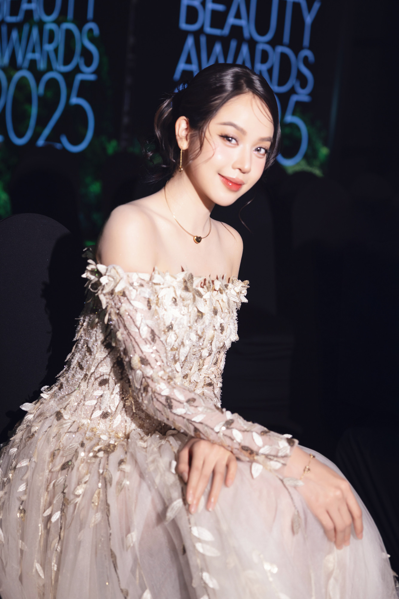 Hoa hậu Thanh Thủy xuất hiện với vẻ ngoài ấn tượng ở các lễ trao giải. Hoa hậu Thanh Thủy xuất hiện với vẻ ngoài ấn tượng ở các lễ trao giải.