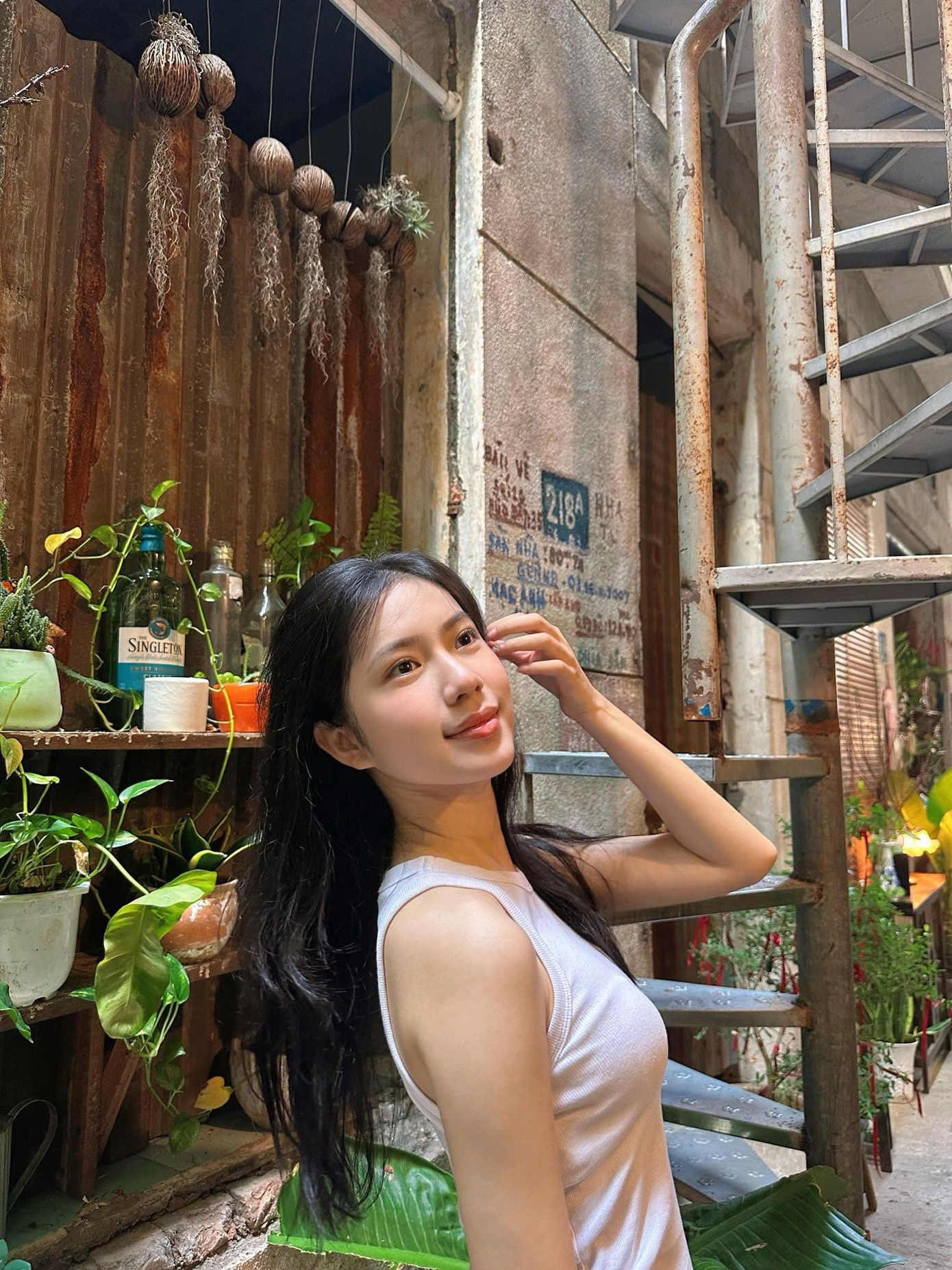 Yến Vy trả lời: “Ninh thuận quê tôi nằm ở vùng Duyên hải Nam Trung Bộ nên có nhiều vùng biển đẹp và giàu nét đẹp văn hóa. Tôi muốn quảng bá đến mọi người những bãi biển trong xanh, nét đẹp về sự đa dạng văn hóa, những làng nghề truyền thống và con người thật thà chất phát nơi đây”.