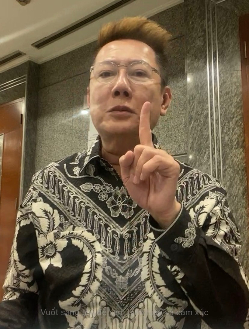 Ông Nawat cấm Kirana Jasmine Chewter không được thi Hoa hậu Hoàn vũ Thái Lan và Hoa hậu Hòa bình Thái Lan.