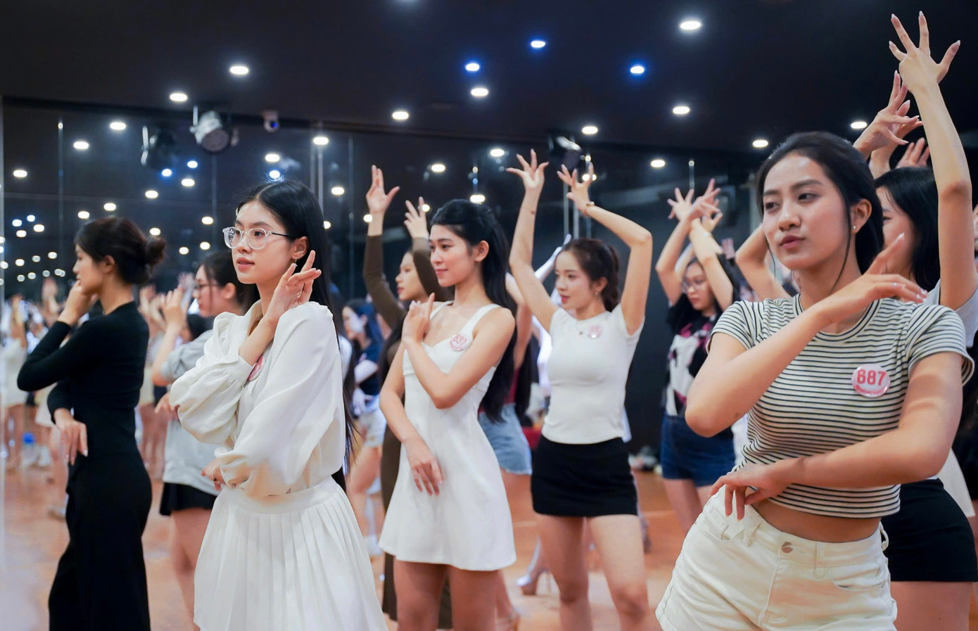 Trong quá trình luyện tập và làm việc nhóm, các thí sinh trở nên thân thiết và hiểu nhau hơn. Họ chia sẻ, giúp đỡ nhau trong quá trình luyện tập, sinh hoạt tại nhà chung.