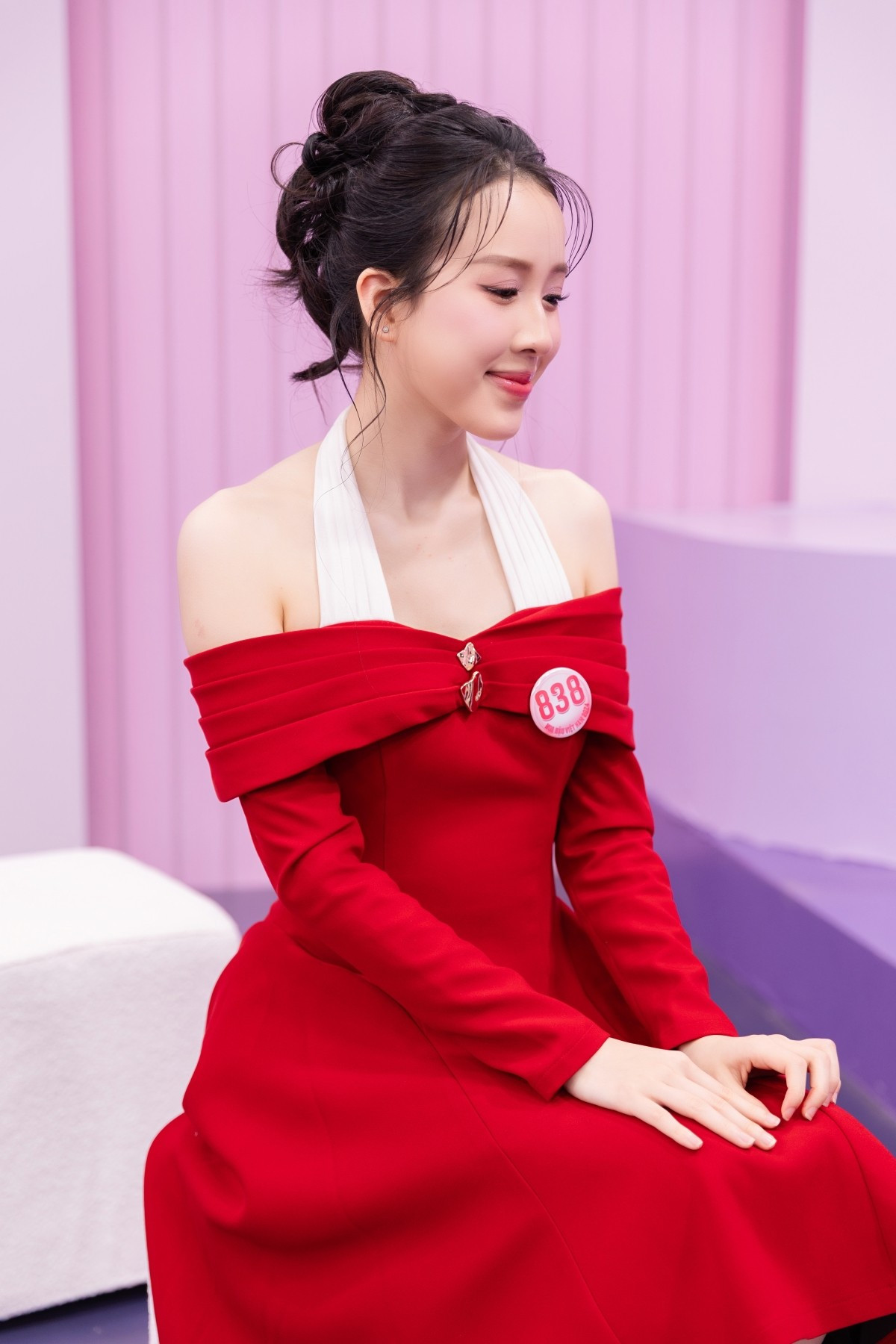 Thu Trang chia sẻ nếu may mắn đăng quang, cô muốn dùng sức lan tỏa của vương miện để thực hiện những dự án nhân ái hướng tới đối tượng thương binh, cựu chiến binh.