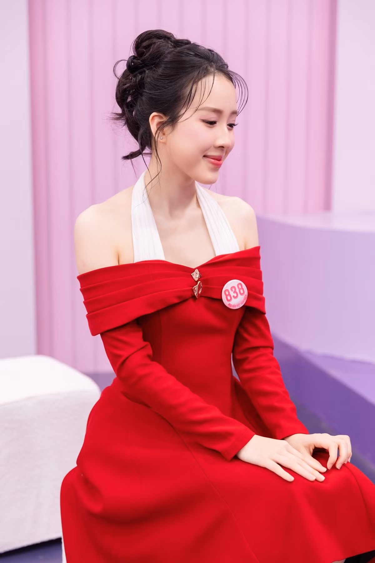 Thu Trang chia sẻ nếu may mắn đăng quang, cô muốn dùng sức lan tỏa của vương miện để thực hiện những dự án nhân ái hướng tới đối tượng thương binh, cựu chiến binh.
