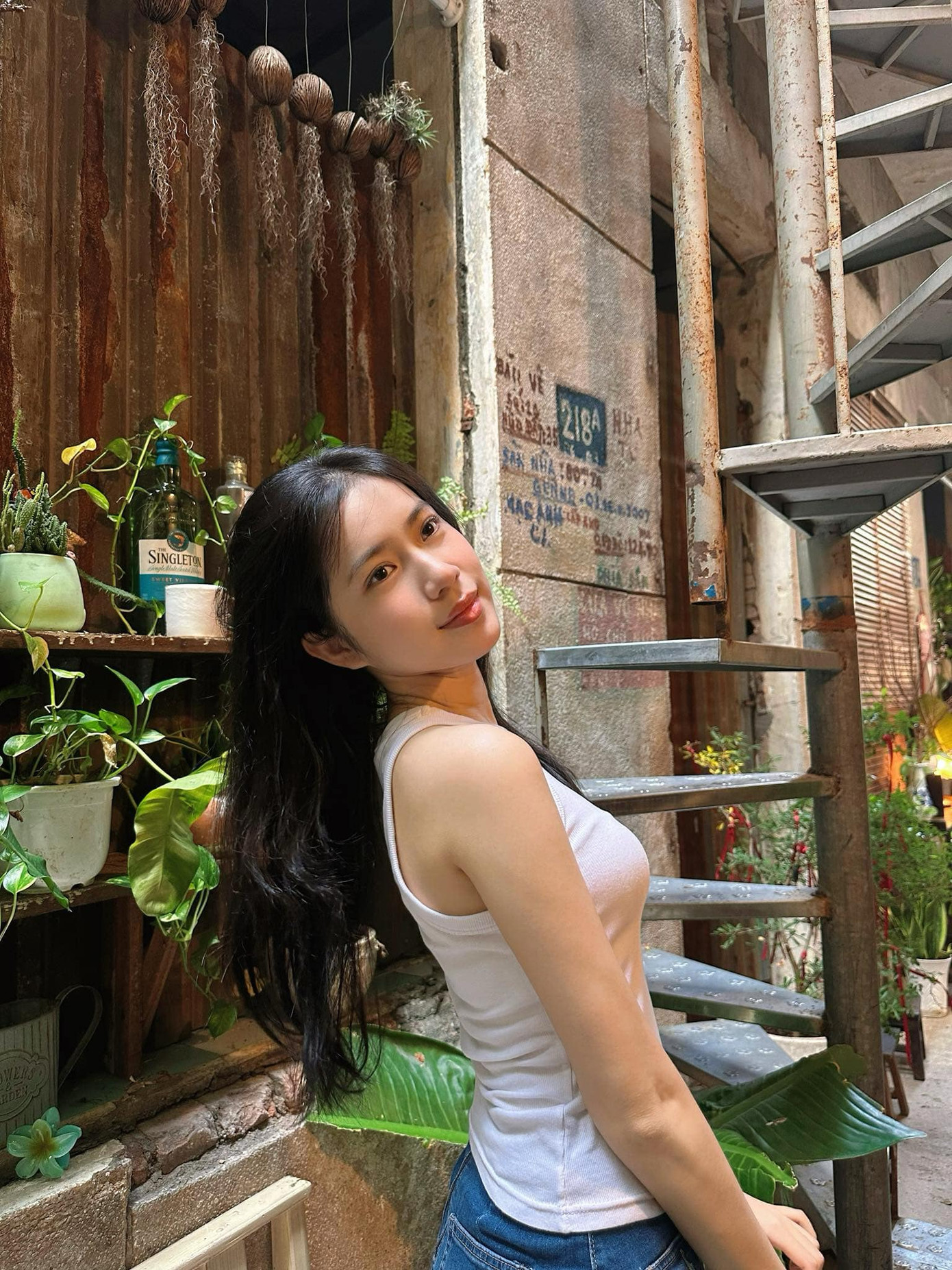 Yến Vy trả lời: “Ninh thuận quê tôi nằm ở vùng Duyên hải Nam Trung Bộ nên có nhiều vùng biển đẹp và giàu nét đẹp văn hóa. Tôi muốn quảng bá đến mọi người những bãi biển trong xanh, nét đẹp về sự đa dạng văn hóa, những làng nghề truyền thống và con người thật thà chất phát nơi đây”.