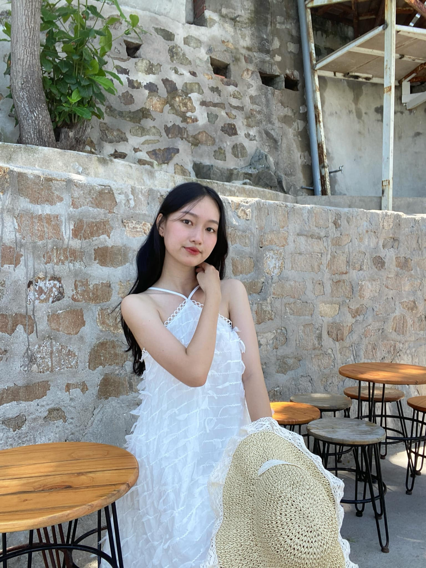 “Từ khi có mặt ở nhà chung Hoa hậu Việt Nam, tôi có thêm những người bạn tuyệt vời. Chúng tôi cùng luyện tập, vui chơi, chia sẻ suy nghĩ, trải nghiệm để hoàn thiện và chuẩn bị tốt nhất cho hành trình rạng rỡ Việt Nam”, cô nói.