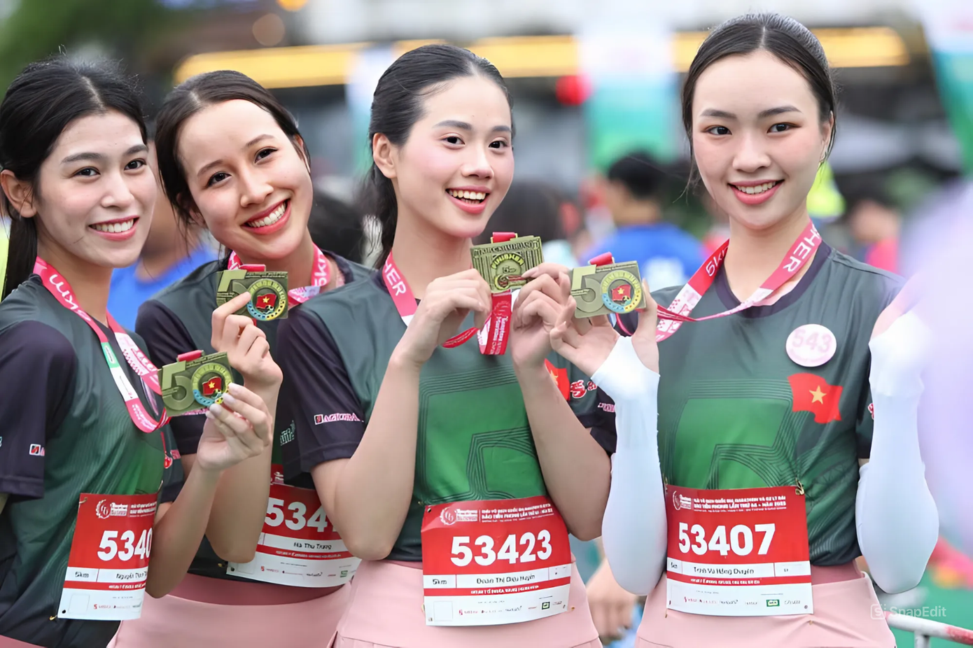 Trong vòng phỏng vấn kín, giám khảo yêu cầu Thu Trang giới thiệu bằng tiếng Anh về quê hương cô - Cao Bằng. Nhận được câu hỏi này, Thu Trang thấy vui và tự hào. Dù không chuẩn bị trước, cô vẫn hoàn thành tốt và nhận được lời khen của các giám khảo.