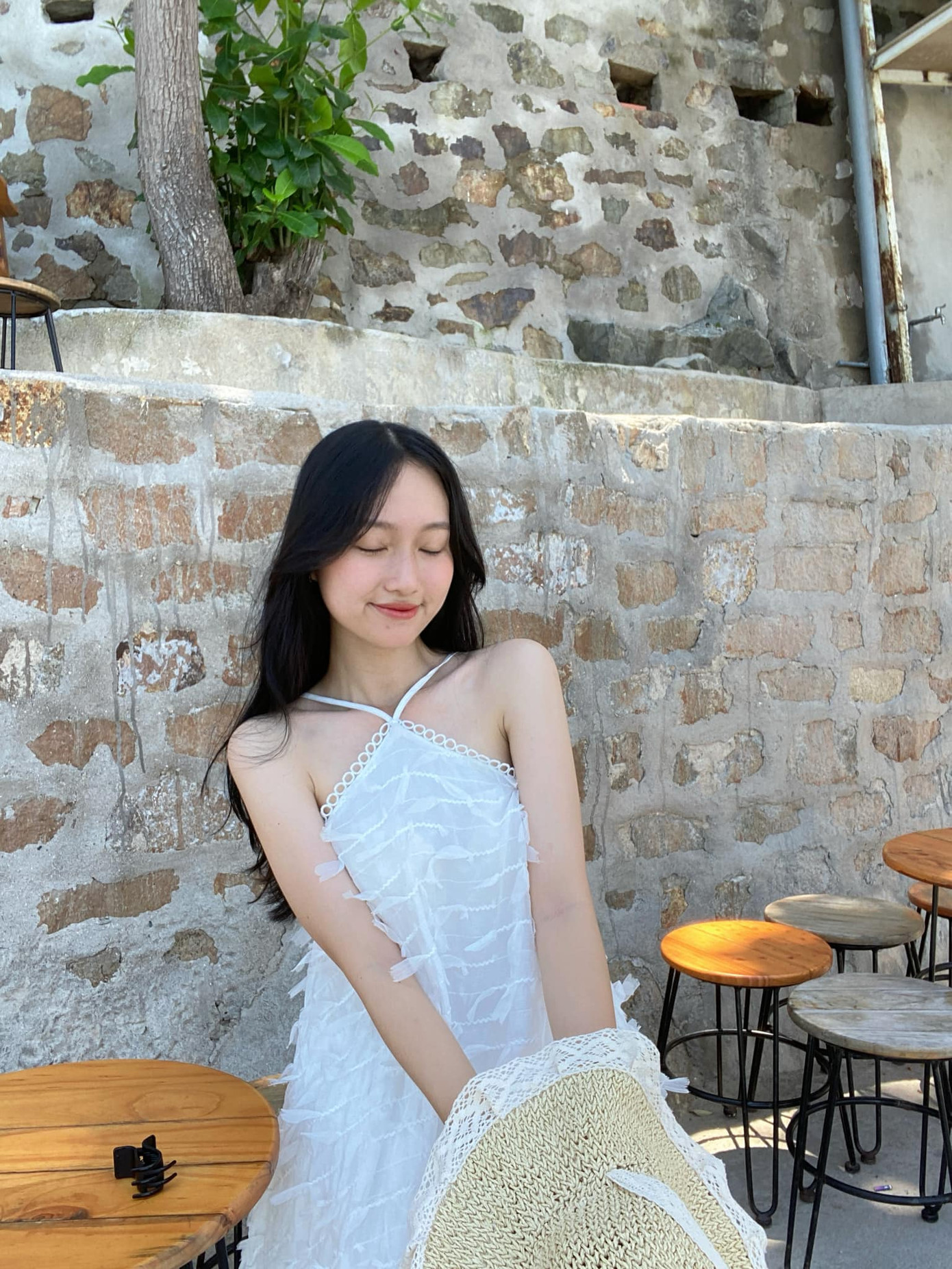 “Từ khi có mặt ở nhà chung Hoa hậu Việt Nam, tôi có thêm những người bạn tuyệt vời. Chúng tôi cùng luyện tập, vui chơi, chia sẻ suy nghĩ, trải nghiệm để hoàn thiện và chuẩn bị tốt nhất cho hành trình rạng rỡ Việt Nam”, cô nói.