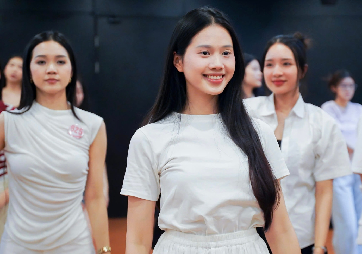 Những ngày qua, 41 thí sinh trải qua lịch trình tập luyện dày đặc ở Hà Nội. Họ tham gia các lớp học đào tạo catwalk, năng khiếu, nghi lễ, phong thái, thuyết trình, hùng biện... Những kỹ năng này là hành trang quý giá để họ tỏa sáng trên sân khấu đêm chung khảo.