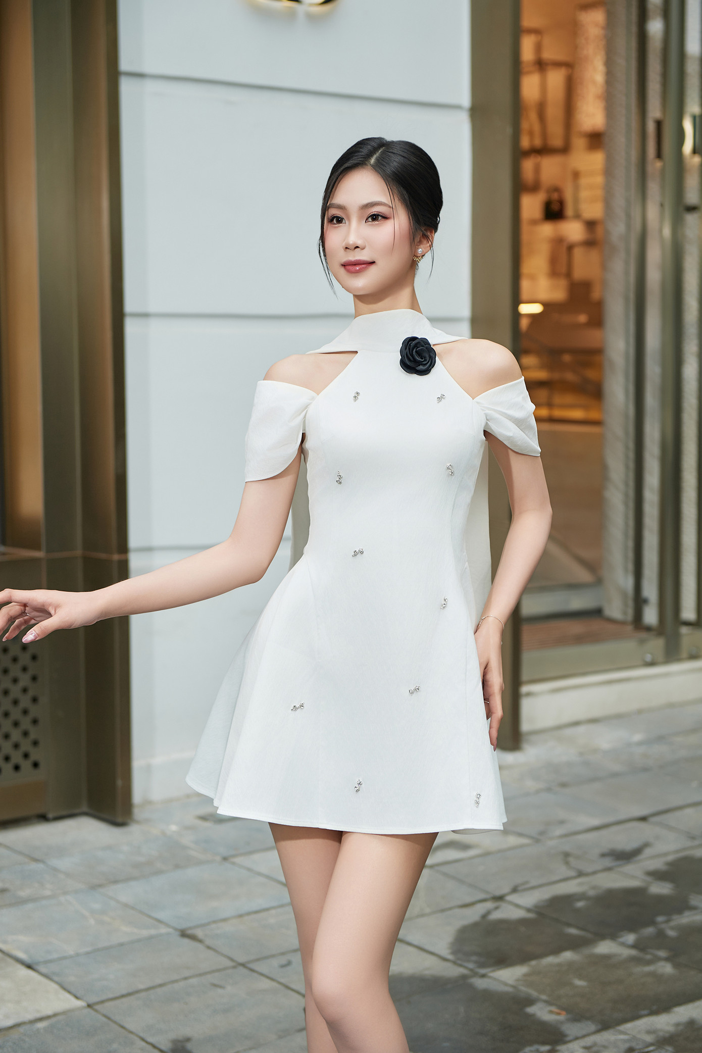 Thu Hằng nói đang cố gắng nâng cao trình độ tiếng Anh để trở thành một MC song ngữ.