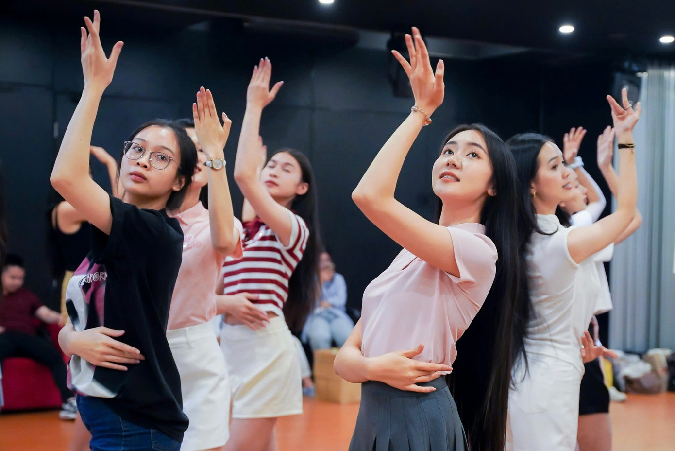 Tiết mục đồng diễn của đêm chung khảo với nhiều động tác đẹp mắt, ấn tượng, hứa hẹn mang tới cho khán giả màn trình diễn khó quên.