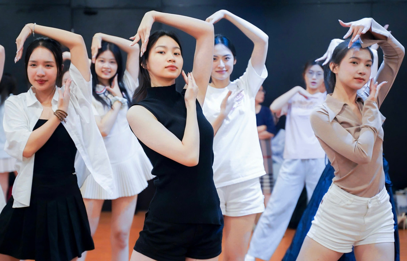 Tiết mục đồng diễn của đêm chung khảo với nhiều động tác đẹp mắt, ấn tượng, hứa hẹn mang tới cho khán giả màn trình diễn khó quên.