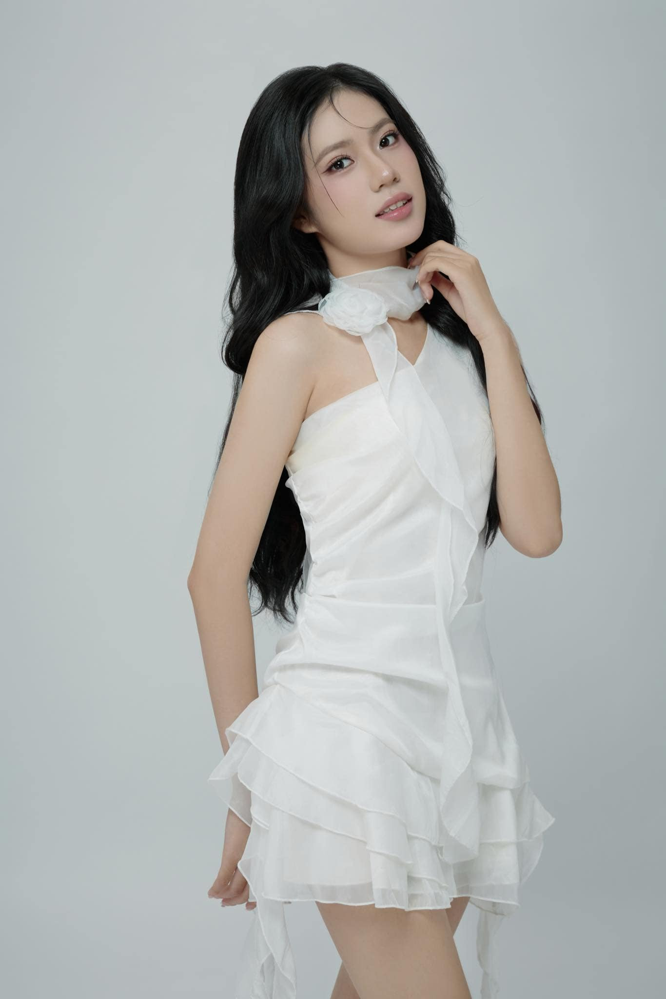 Cô chia sẻ lý do tham gia Hoa hậu Việt Nam 2024: “Đây là cuộc thi danh giá, lâu đời nhất Việt Nam. Đây cũng là giấc mơ tôi ấp ủ từ lâu. Tôi mong muốn được thử thách bản thân ở một khía cạnh khác và ngày càng trở thành phiên bản tốt hơn, làm những việc có ích cho xã hội”.