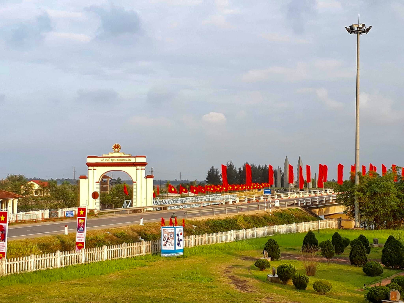 Khu Di tích Quốc gia đặc biệt Đôi bờ Hiền Lương - Bến Hải. Khu Di tích Quốc gia đặc biệt Đôi bờ Hiền Lương - Bến Hải.