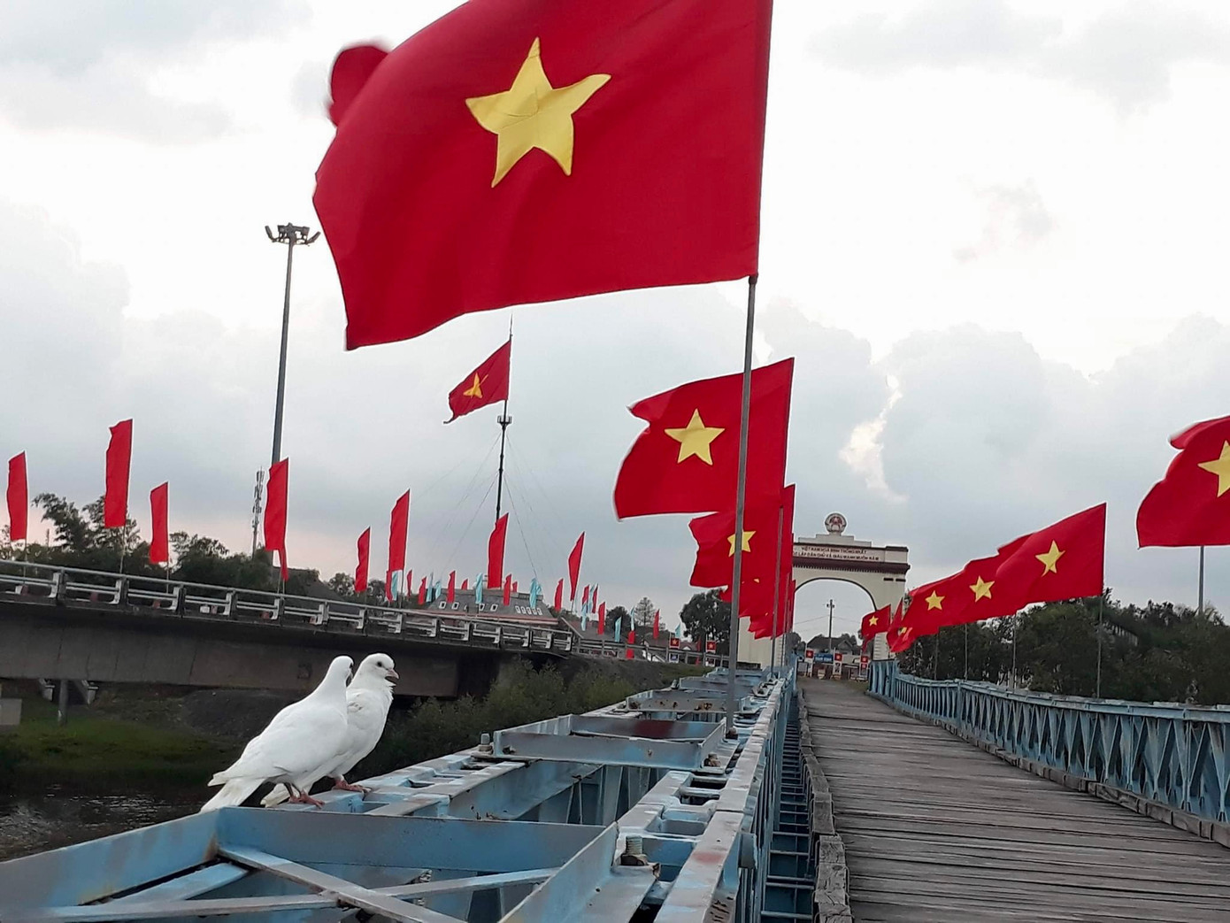 Cầu Hiền Lương của Khu di tích Quốc gia đặc biệt Đôi bờ Hiền Lương - Bến Hải. Ảnh: Đoàn Duy Long Cầu Hiền Lương của Khu di tích Quốc gia đặc biệt Đôi bờ Hiền Lương - Bến Hải. Ảnh: Đoàn Duy Long