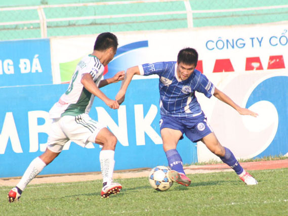 Công Vinh (phải) không dễ kiếm được CLB mới