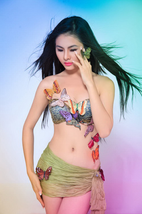 Vòng hai của Vân Trang cũng nhỏ nhắn và chưa đến 60cm, chỉ số vòng hai của cô là 59cm