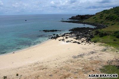 Hình ảnh hòn đảo Phú Quý nguyên sơ nhưng thu hút đông khách du lịch