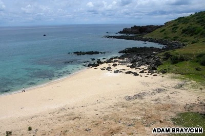 Hình ảnh hòn đảo Phú Quý nguyên sơ nhưng thu hút đông khách du lịch