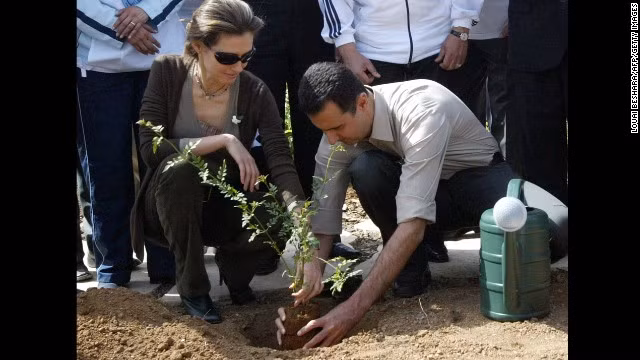 Vợ chồng tổng thống Syria trồng cây tại thủ đô Damascus hôm 27/4/2007