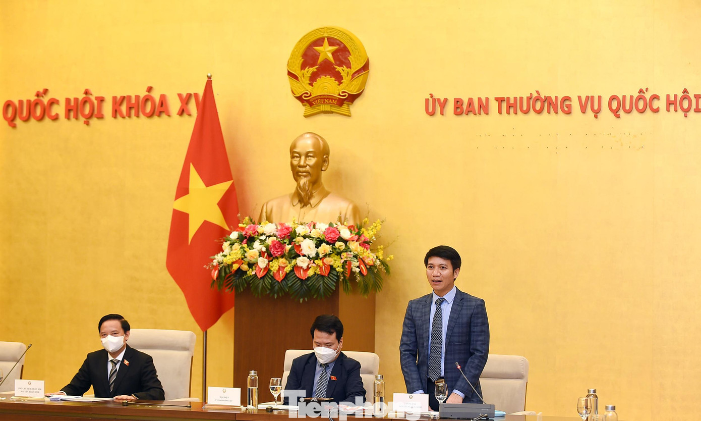 Anh Nguyễn Ngọc Lương phát biểu cảm ơn tình cảm, ý kiến đánh giá, chỉ đạo của Phó Chủ tịch Quốc hội Nguyễn Khắc Định. Ảnh: Xuân Tùng Anh Nguyễn Ngọc Lương phát biểu cảm ơn tình cảm, ý kiến đánh giá, chỉ đạo của Phó Chủ tịch Quốc hội Nguyễn Khắc Định. Ảnh: Xuân Tùng