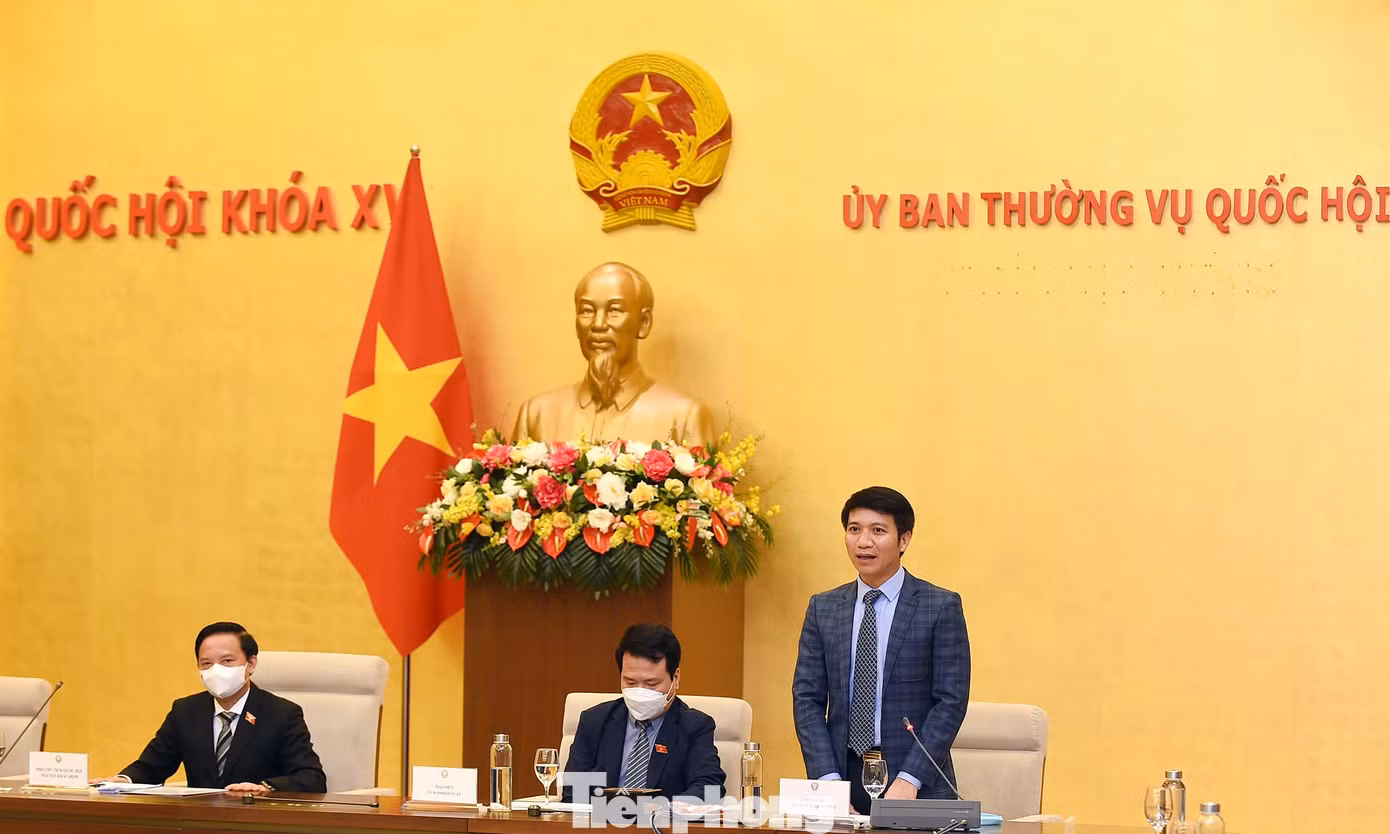 Anh Nguyễn Ngọc Lương phát biểu cảm ơn tình cảm, ý kiến đánh giá, chỉ đạo của Phó Chủ tịch Quốc hội Nguyễn Khắc Định. Ảnh: Xuân Tùng