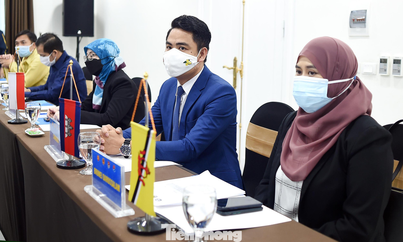 Các nhà ngoại giao trẻ tại chương trình. Ảnh: Xuân Tùng Các nhà ngoại giao trẻ tại chương trình. Ảnh: Xuân Tùng