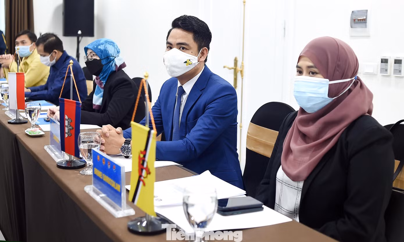 Các nhà ngoại giao trẻ tại chương trình. Ảnh: Xuân Tùng Các nhà ngoại giao trẻ tại chương trình. Ảnh: Xuân Tùng