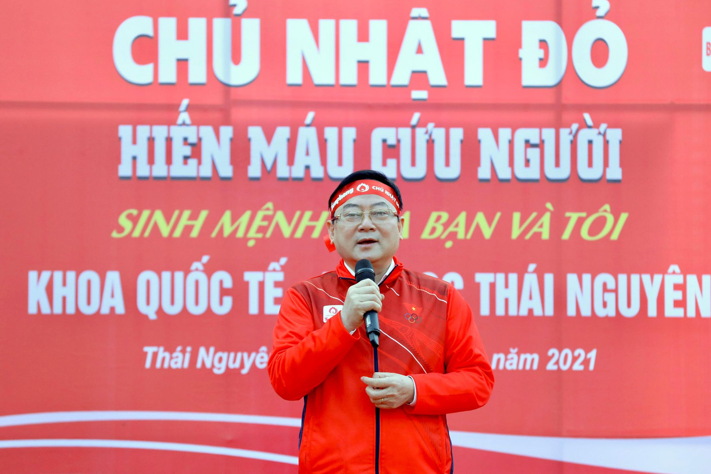 Nhà báo Lê Xuân Sơn phát biểu tại chương trình.