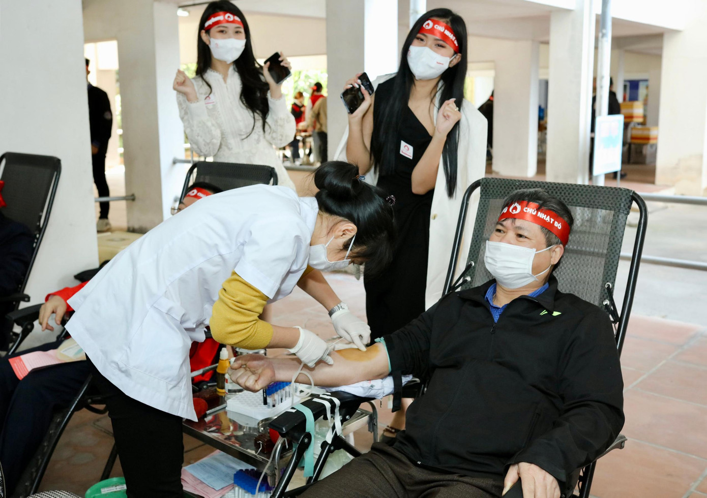 PGS.TS Trần Thanh Vân hiến máu tại chương trình