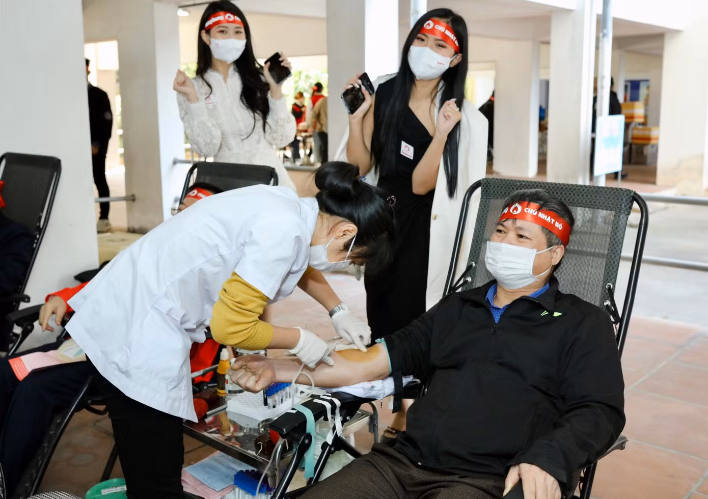 PGS.TS Trần Thanh Vân hiến máu tại chương trình PGS.TS Trần Thanh Vân hiến máu tại chương trình