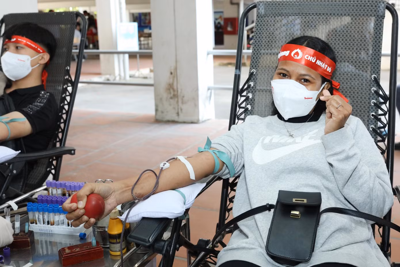 Vidal Pereira học ngành Quản trị kinh doanh khoa Quốc tế ĐH Thái Nguyên hiến máu tại chương trình Vidal Pereira học ngành Quản trị kinh doanh khoa Quốc tế ĐH Thái Nguyên hiến máu tại chương trình