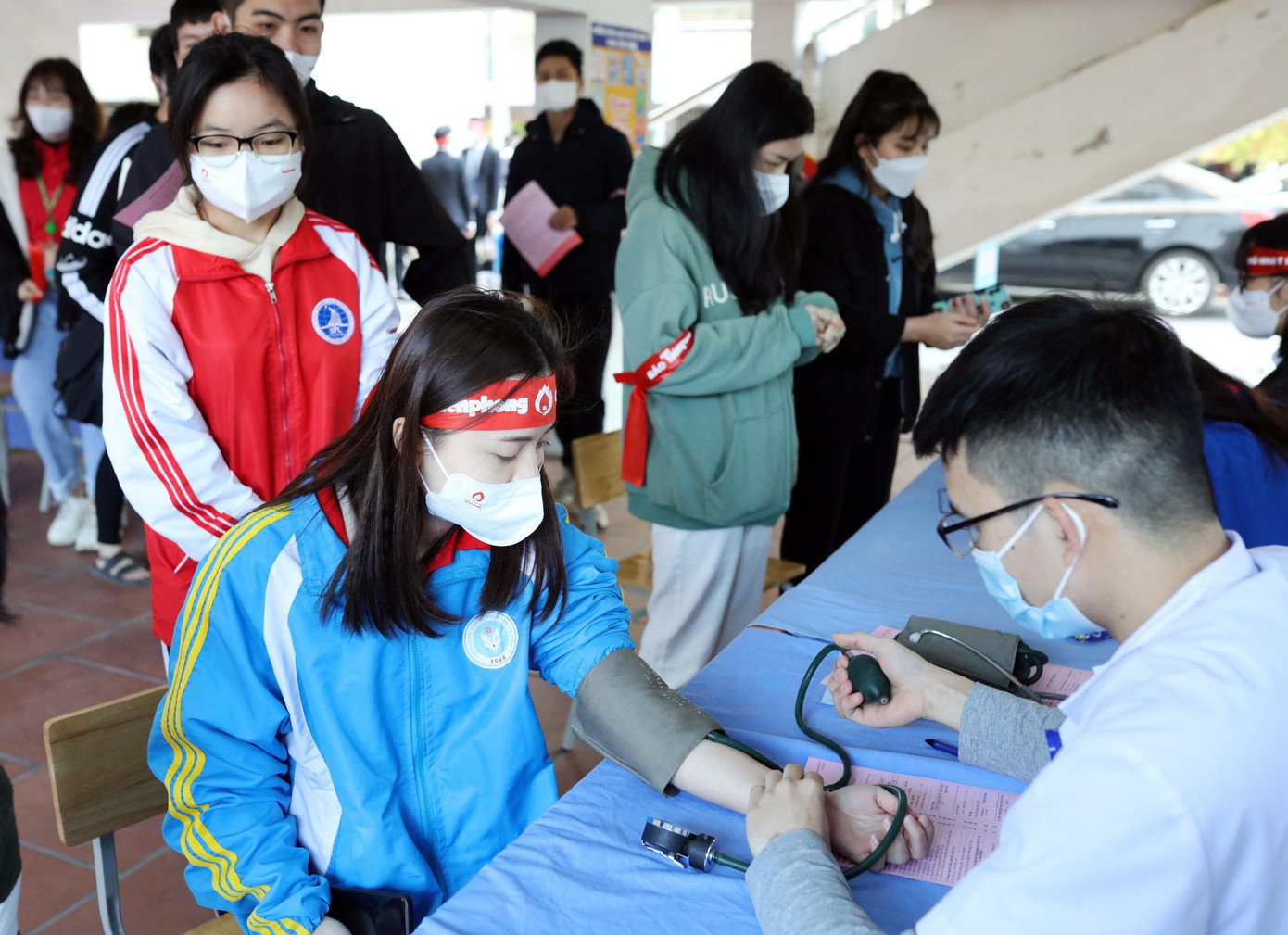 Sinh viên ĐH Thái Nguyên tham gia chương trình Chủ nhật Đỏ