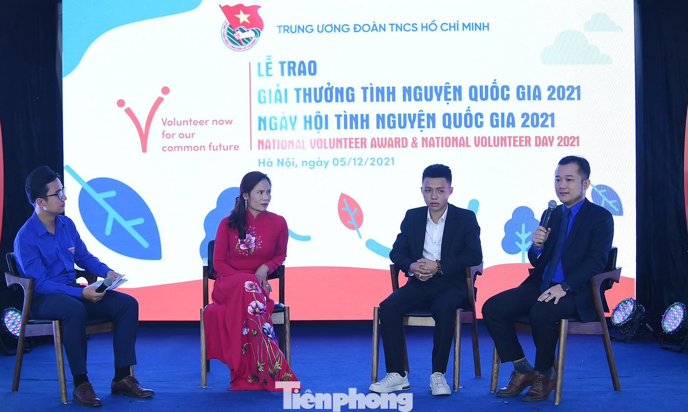 Tại chương trình đã có nhiều câu chuyện về tình nguyện vì cộng đồng đã được chia sẻ. Ảnh: Xuân Tùng Tại chương trình đã có nhiều câu chuyện về tình nguyện vì cộng đồng đã được chia sẻ. Ảnh: Xuân Tùng