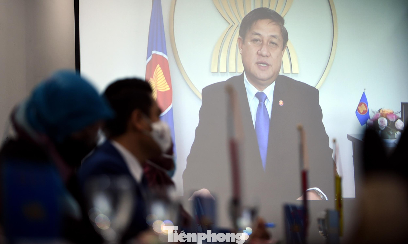 Ông Ekkaphab Phantahvong - Phó Tổng Thư ký ASEAN phụ trách Cộng đồng Văn hóa - Xã hội ASEAN phát biểu tại chương trình. Ảnh: Xuân Tùng Ông Ekkaphab Phantahvong - Phó Tổng Thư ký ASEAN phụ trách Cộng đồng Văn hóa - Xã hội ASEAN phát biểu tại chương trình. Ảnh: Xuân Tùng