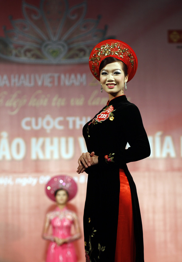 Võ Hoàng Yến. SBD: 235