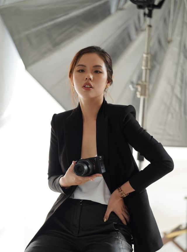 Ở Hồng Nhung luôn toát lên vẻ năng động, bản lĩnh và sự tự tin của một CEO.