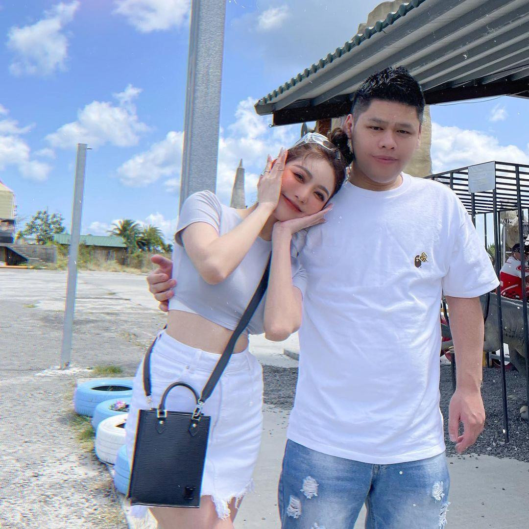 An An hiện đã có bạn trai là rich kid nổi tiếng với giới trẻ. Anh chàng thường xuyên đăng ảnh đồ hiệu, siêu xe, đồng hồ, đồ chơi xa xỉ hay những mẫu giày phiên bản giới hạn trên trang cá nhân.