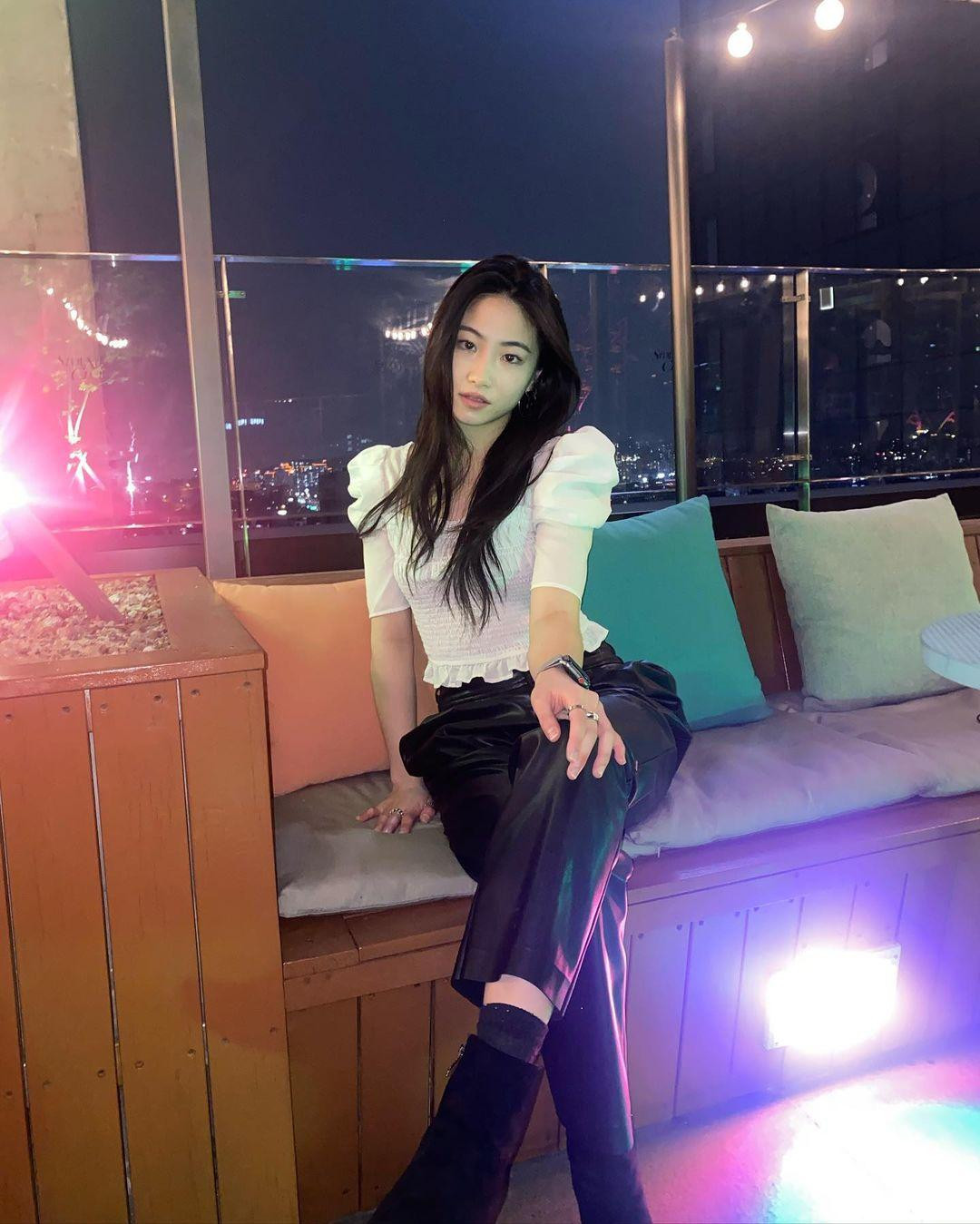 Số người follow Kassie Yeung trên trang cá nhân tăng vọt sau khi cô kể chuyện cắt khóa tình yêu