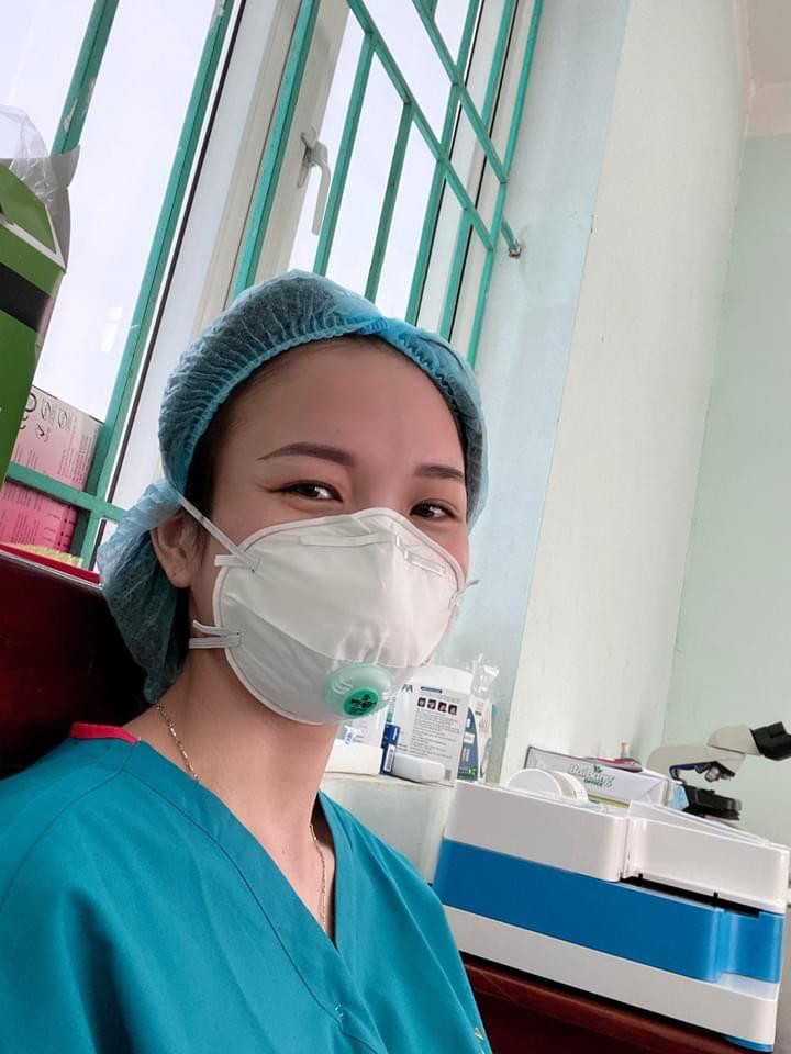 Bác sĩ Hạnh tại bệnh viện dã chiến truyền nhiễm số 2 - Ảnh: Bệnh viện Quân y 103 Bác sĩ Hạnh tại bệnh viện dã chiến truyền nhiễm số 2 - Ảnh: Bệnh viện Quân y 103