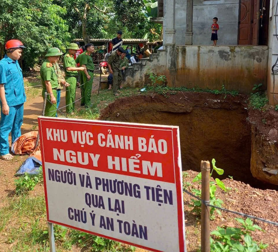 Hiện trường hố "tử thần" ở Mường Hoa. Hiện trường hố "tử thần" ở Mường Hoa.