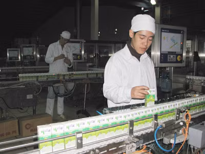 Dây chuyền sản xuất sữa Mộc Châu hiện đại do Tập đoàn Tetrapak (Thụy Điển) chuyển giao. Ảnh: P.V