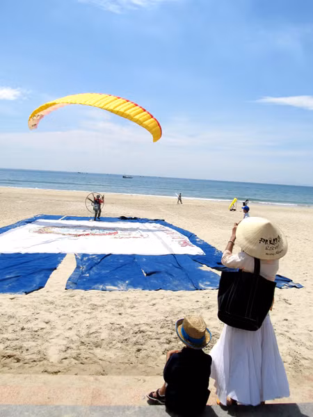 Hồi hộp chờ người tiếp đất