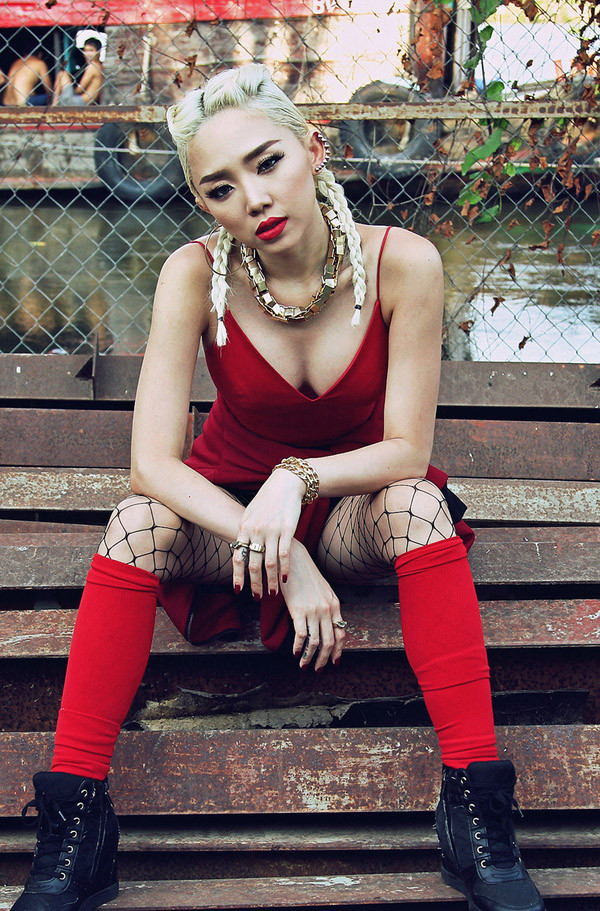 Những lần 'khoe thân' táo bạo của Tóc Tiên trong MV ca nhạc ảnh 4