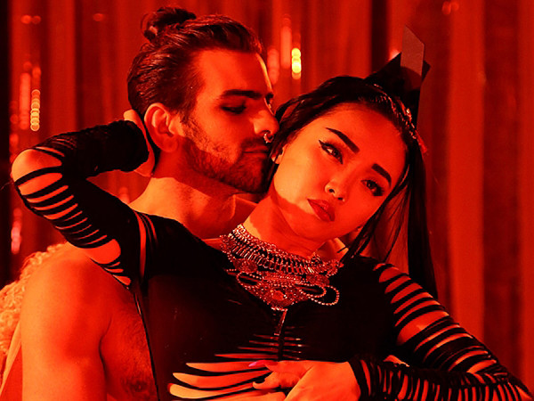 Những lần 'khoe thân' táo bạo của Tóc Tiên trong MV ca nhạc ảnh 8