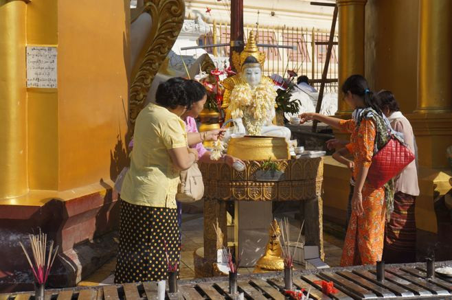 Ngôi chùa này có những vị Phật ứng với những ngày trong tuần để cho ai sinh ngày nào trong tuần thì đến vị Phật của ngày ấy mà chiêm bái, khấn nguyện. .