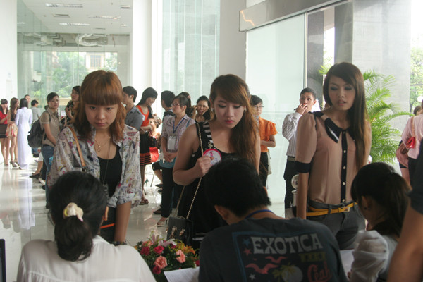 Các thí sinh đăng kí lấy số báo danh