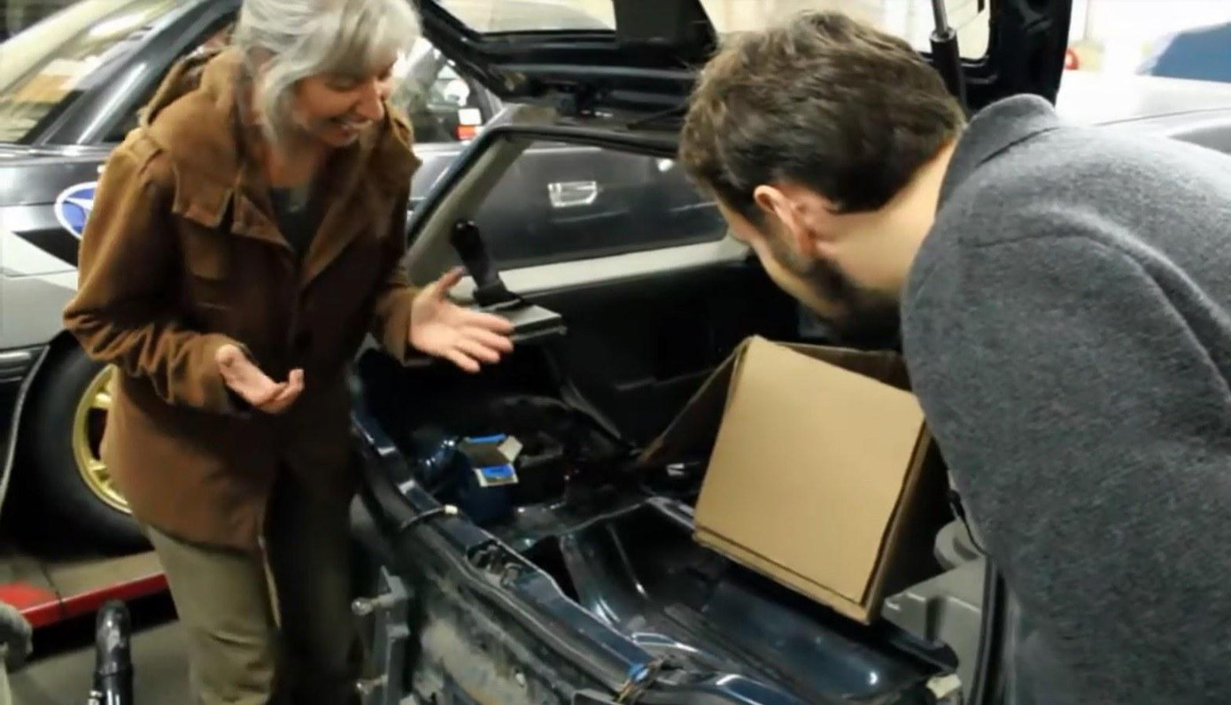 Bà Rosemary, 63 tuổi đã hoàn thành việc chuyển thể Honda City 1993 thành EV.